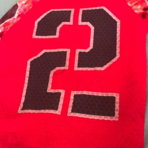 A sweater - Picture 1 of 2